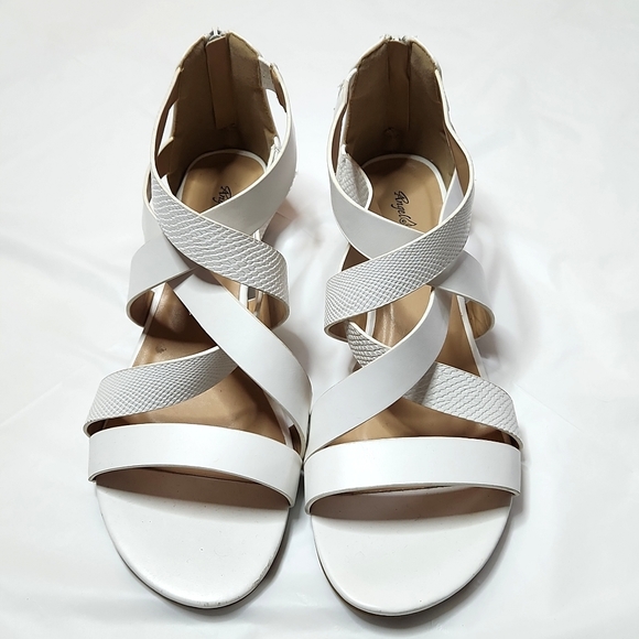 Angel Steps Sandals - Picture 1 of 7